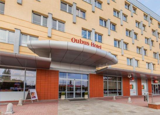 格沃古夫库布斯格利维酒店 Głogów 外观 照片